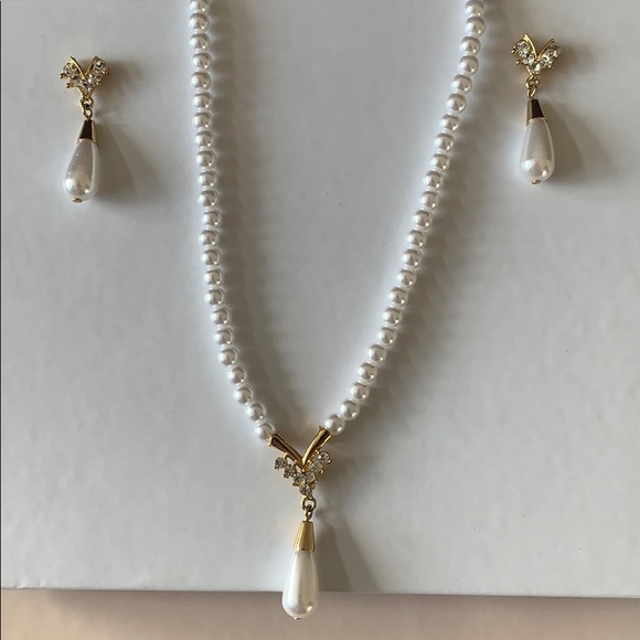 Imitation pearls. Wore on my wedding day. - Picture 1 of 5
